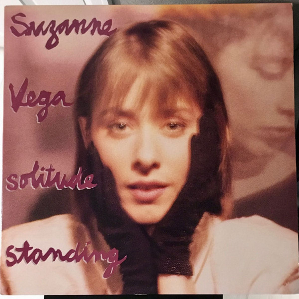 Suzanne Vega – Solitude Standing - 1987 VinylPursuit.com