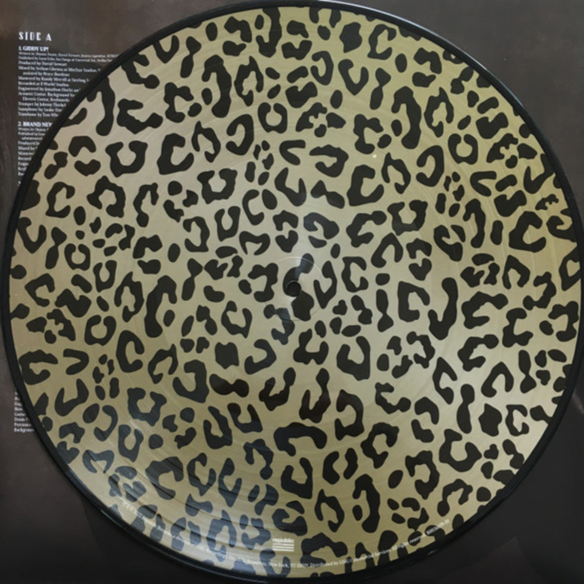 Shania Twain – Queen Of Me - Sealed, Gold Leopard Print!